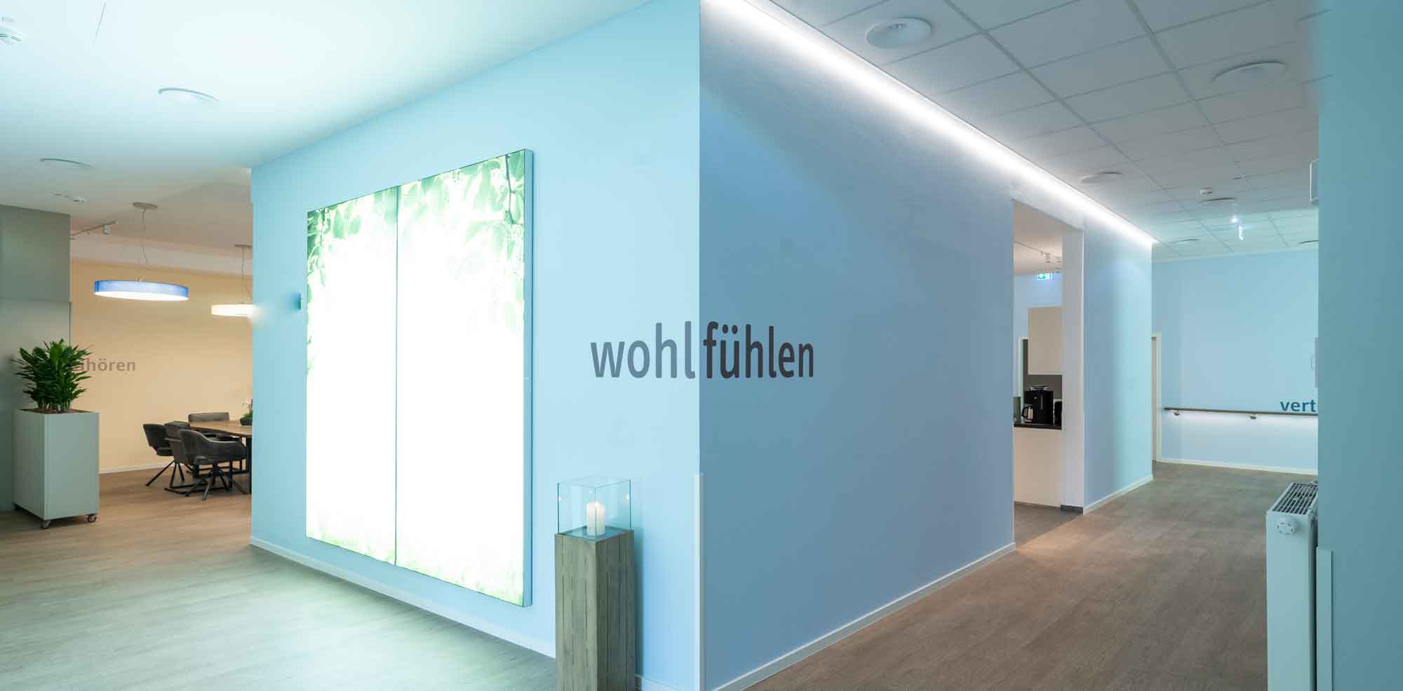 Hospiz Haus Luise Innen mit Wandgestaltung "Wohlfühlen"